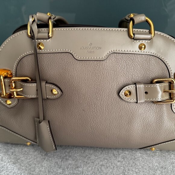 Purse by Louis Vuitton - Picture 14 of 16